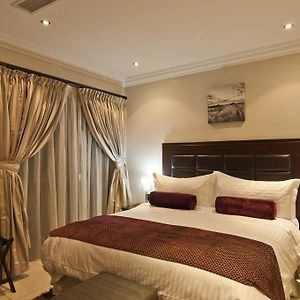 L'Eola Suites